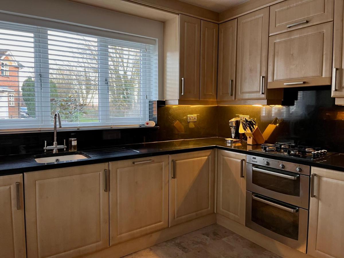 Stunning Beverley Bungalow W Fireplace, Private Parking, And Garden Luaran gambar