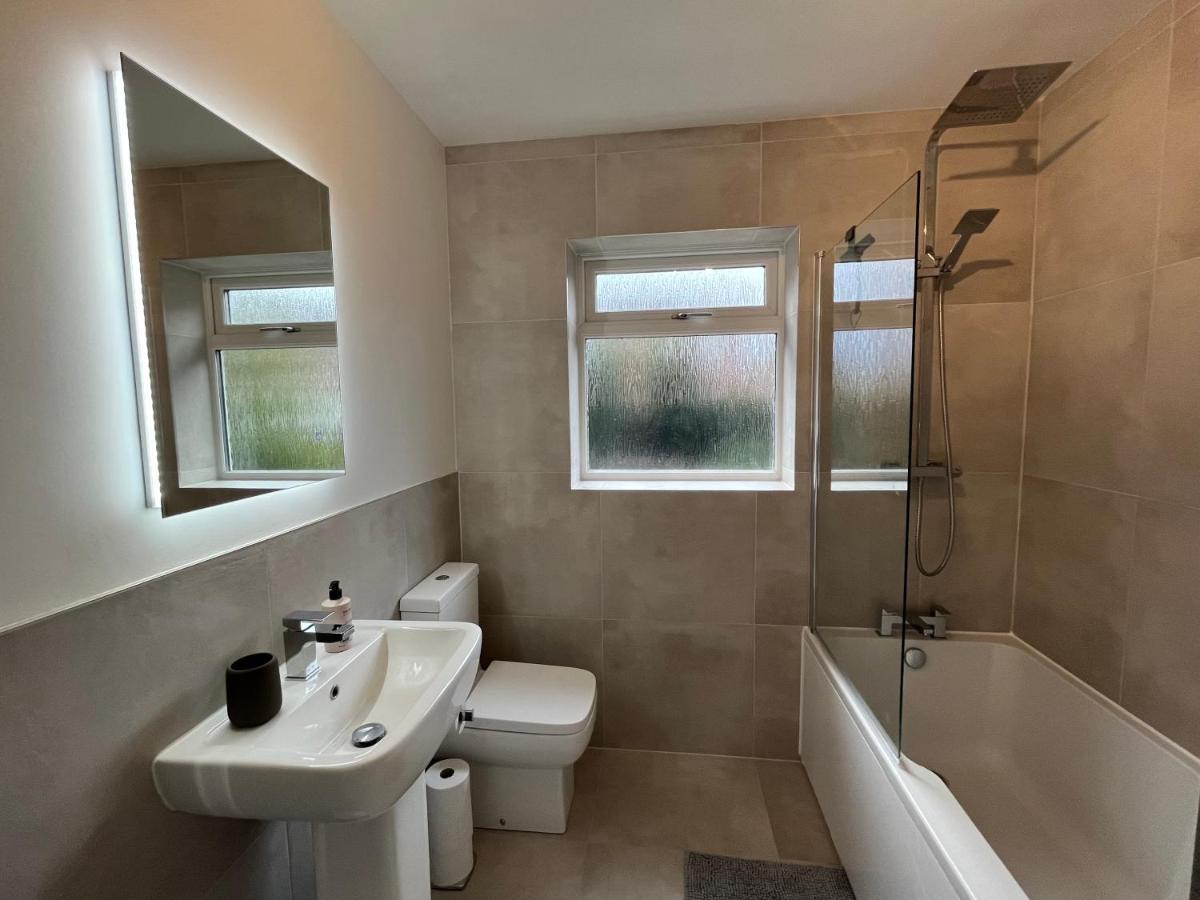 Stunning Beverley Bungalow W Fireplace, Private Parking, And Garden Luaran gambar