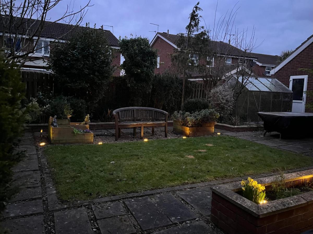 Stunning Beverley Bungalow W Fireplace, Private Parking, And Garden Luaran gambar