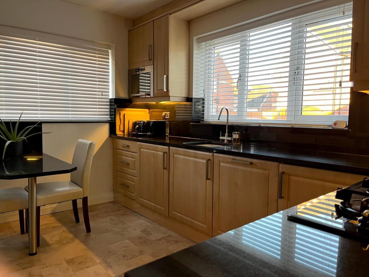 Stunning Beverley Bungalow W Fireplace, Private Parking, And Garden Luaran gambar