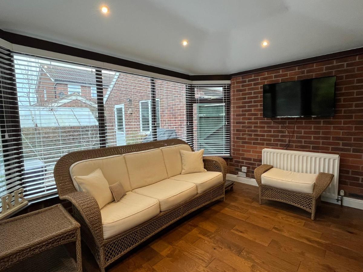 Stunning Beverley Bungalow W Fireplace, Private Parking, And Garden Luaran gambar