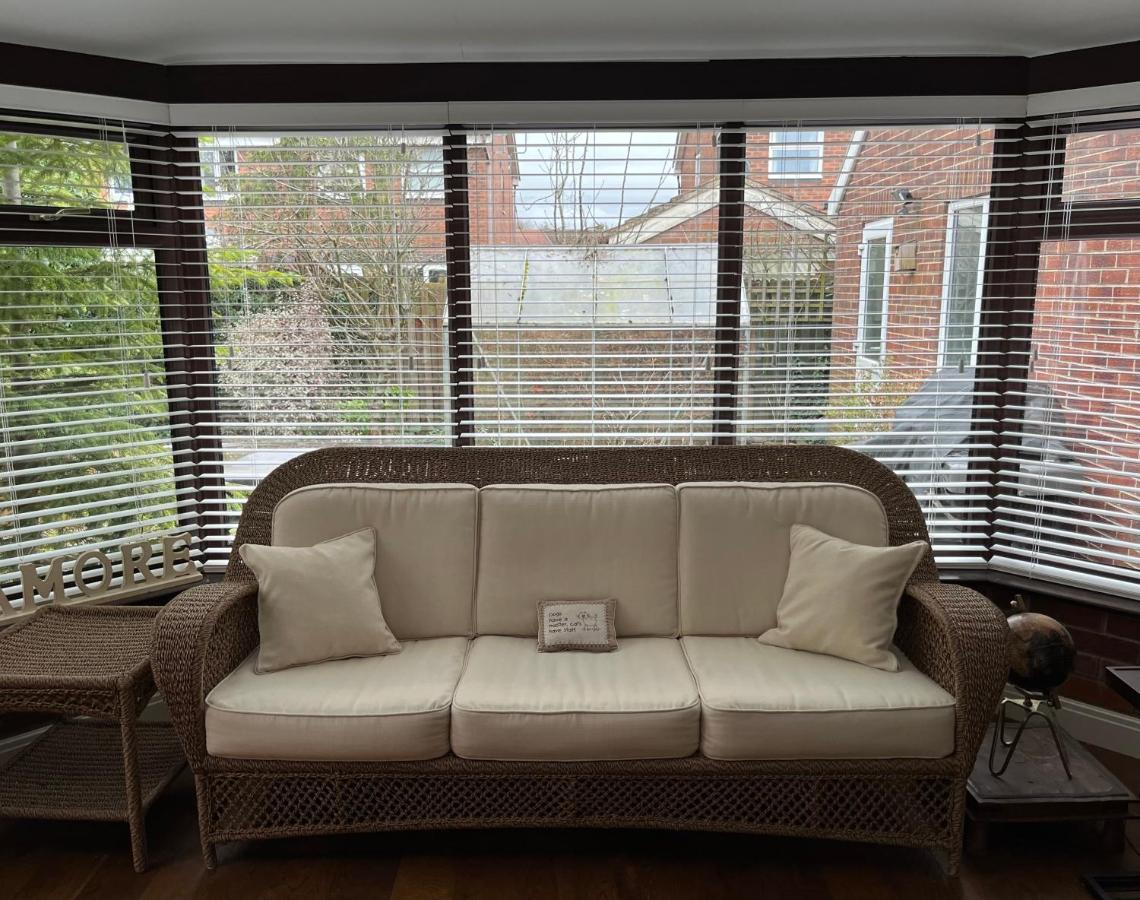 Stunning Beverley Bungalow W Fireplace, Private Parking, And Garden Luaran gambar