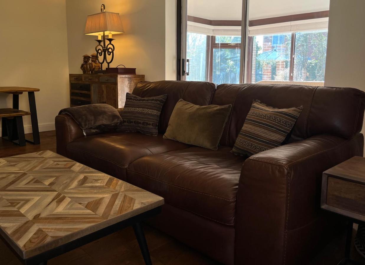 Stunning Beverley Bungalow W Fireplace, Private Parking, And Garden Luaran gambar