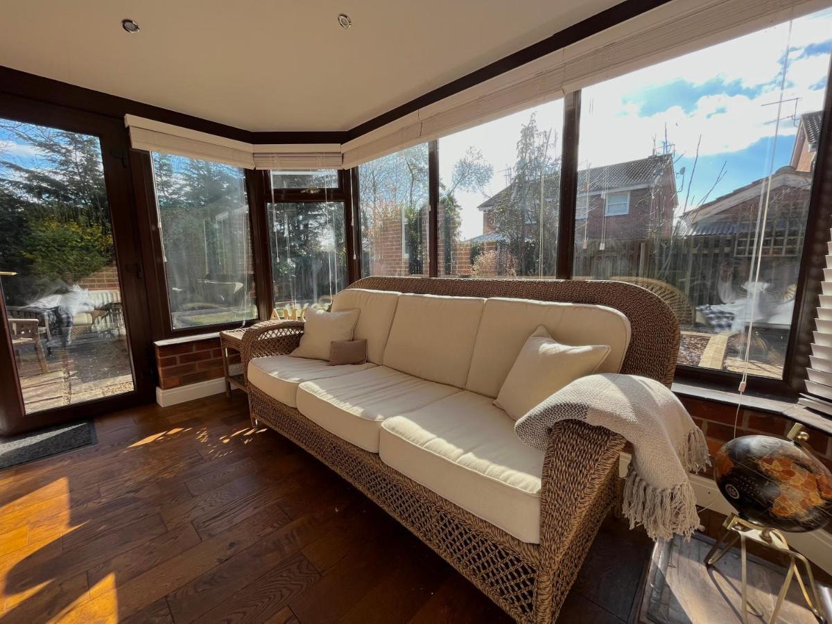 Stunning Beverley Bungalow W Fireplace, Private Parking, And Garden Luaran gambar